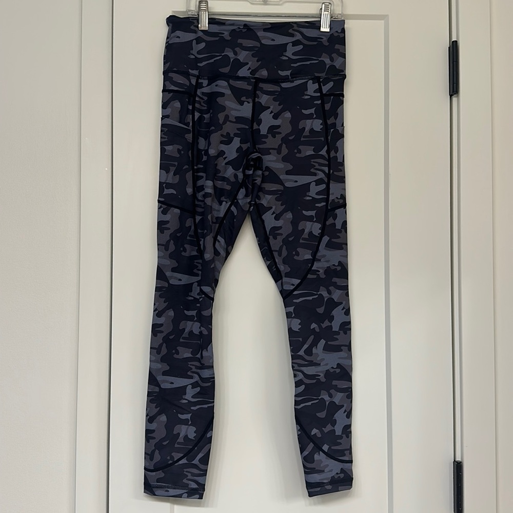 Zyia Active - Size 4 - Black / Gray Camo Print - Like New